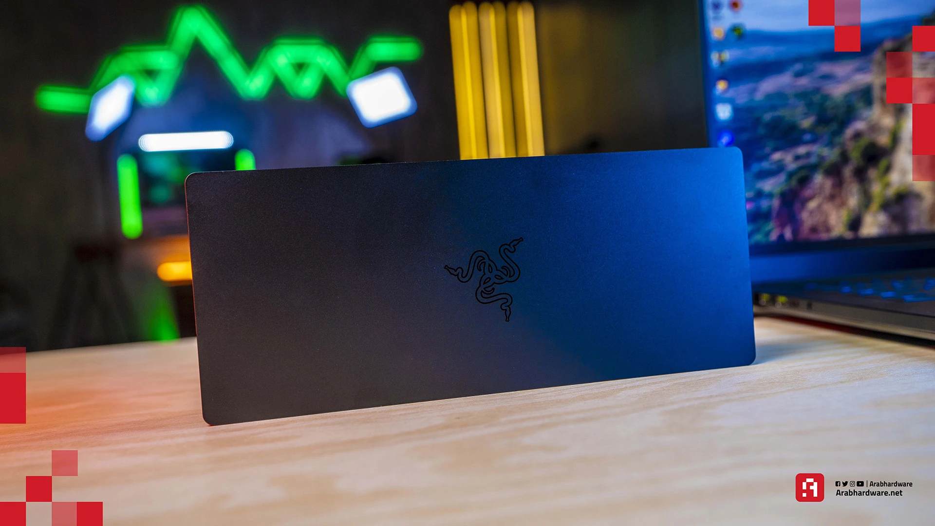 مراجعة محطة التوصيل Razer Thunderbolt 5 Dock Chroma