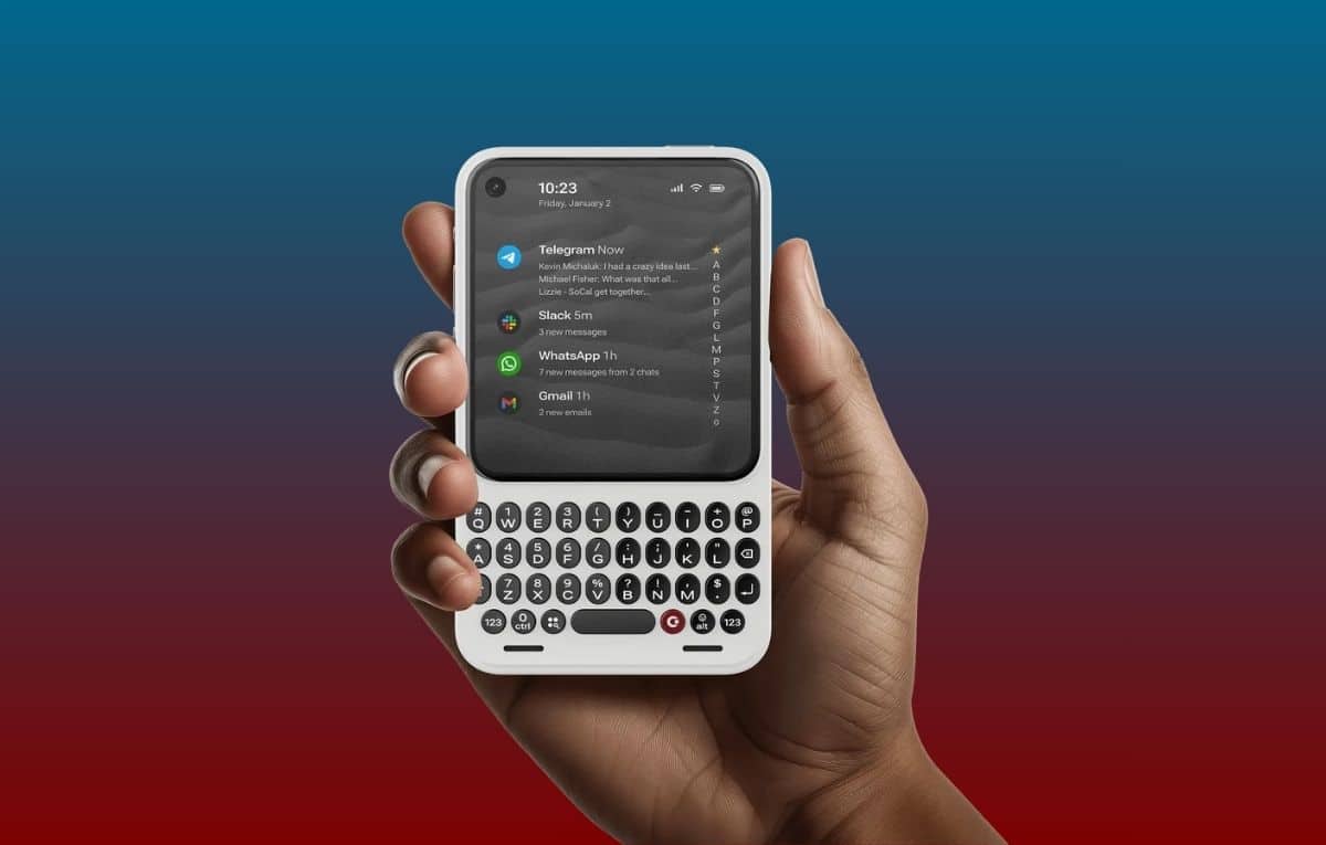 جهاز “Clicks Communicator”.. هل هناك مكان لـ “بلاك بيري” جديدة في عصر اللمس؟