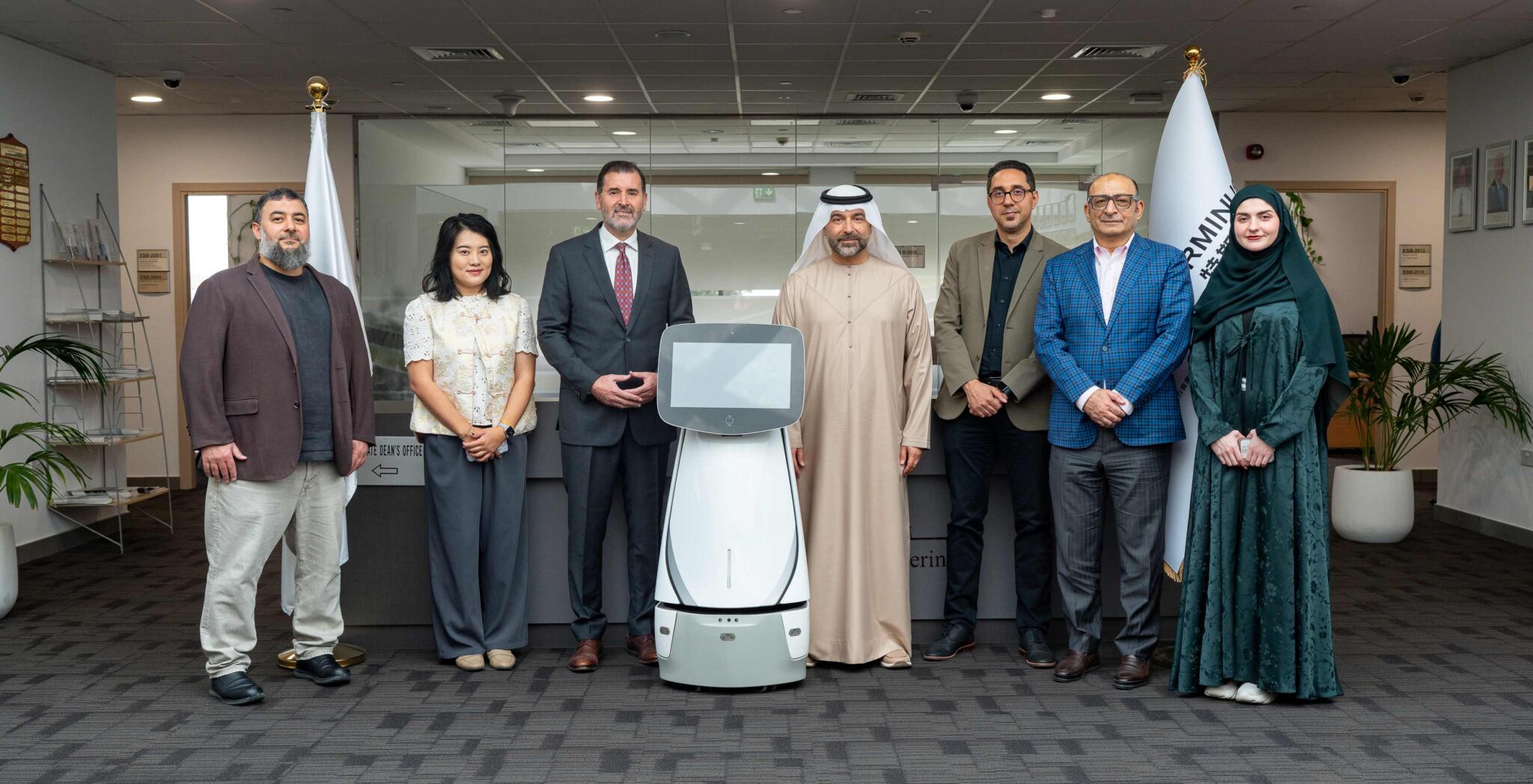 الجامعة الأميركية في الشارقة تدمج روبوتين من «تيرمينوس» في مشاريع الذكاء الاصطناعي الفيزيائي