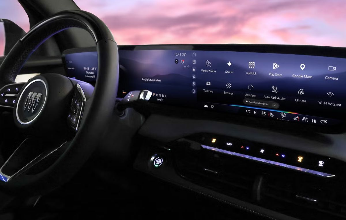 جنرال موتورز تبدأ إتاحة المساعد الذكي Gemini في ملايين السيارات