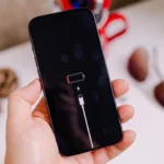 احذر | لا تفرّغ بطارية iPhone 17 تمامًا فقد "لا يعمل" بعد وصوله إلى 0%