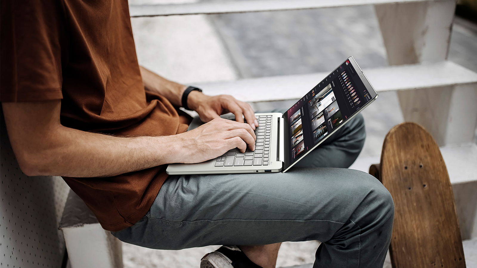بعد إطلاق “MacBook Neo”.. منافسو آبل يطلقون حواسيب أرخص بنظام ويندوز