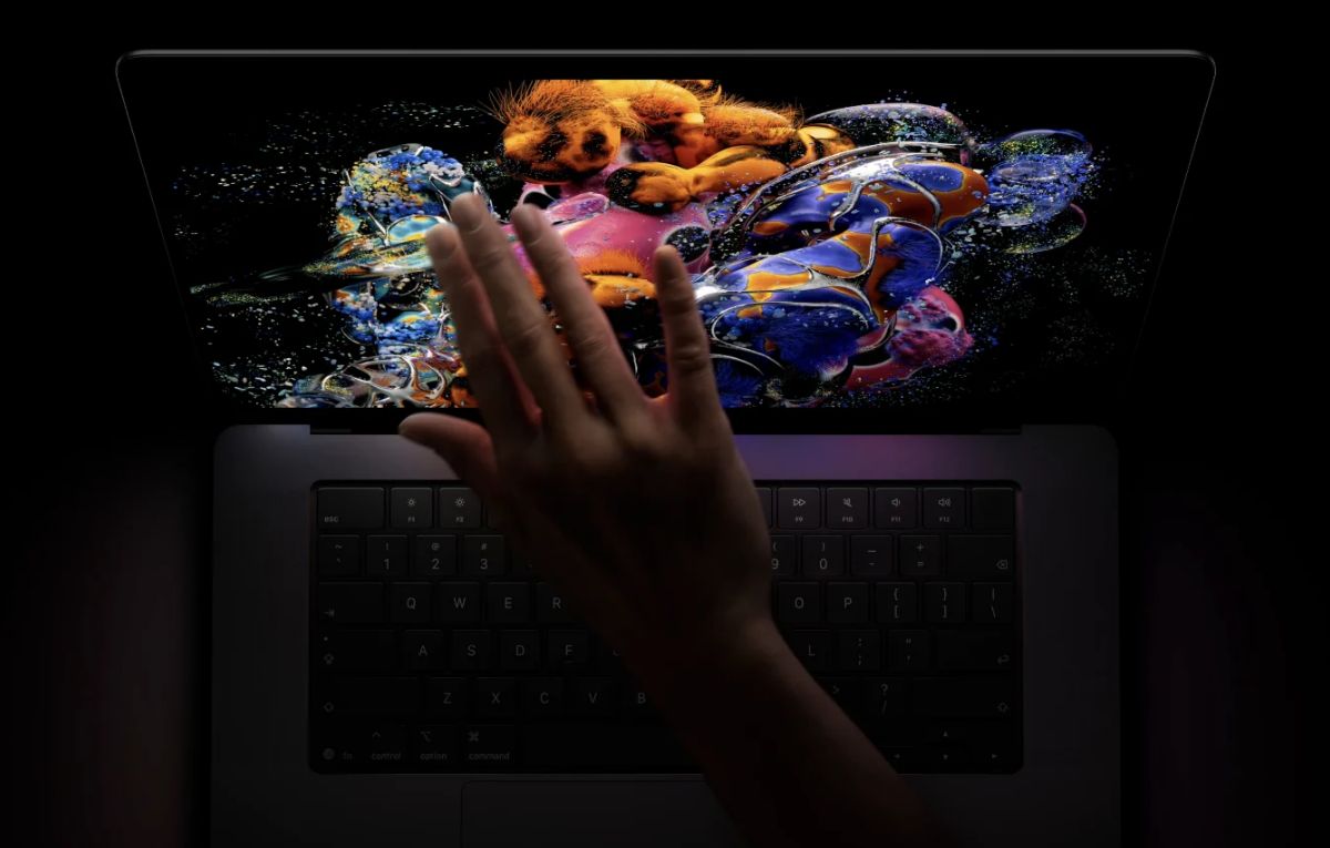 آبل تطلق أول MacBook Pro بشاشة OLED تعمل باللمس بأسعار تبدأ من 2900 دولارٍ